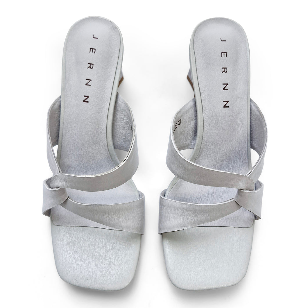 Vivia side cross sandals