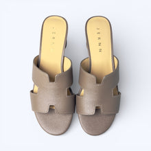 Load image into Gallery viewer, Hannah Low Heel Sandals
