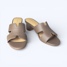 Load image into Gallery viewer, Hannah Low Heel Sandals

