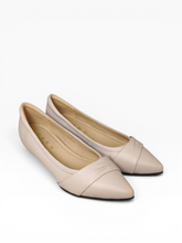 Load image into Gallery viewer, Noelle Folded Flats
