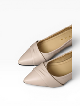 Load image into Gallery viewer, Noelle Folded Flats
