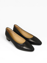 Load image into Gallery viewer, Valerie Premium Classic Pumps
