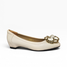 Load image into Gallery viewer, Chiara Floral Flats
