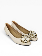 Load image into Gallery viewer, Chiara Floral Flats
