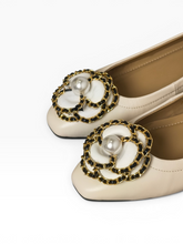 Load image into Gallery viewer, Chiara Floral Flats
