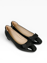 Load image into Gallery viewer, Adeline Bow Pumps
