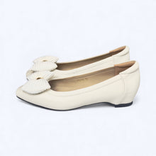 Load image into Gallery viewer, Renee Pleated Ribbon Hidden Wedge
