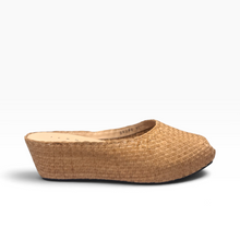 Load image into Gallery viewer, Handwoven Square Front wedges
