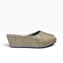 Load image into Gallery viewer, Handwoven Square Front wedges
