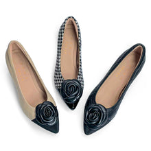 Load image into Gallery viewer, Camellia heels with stitching
