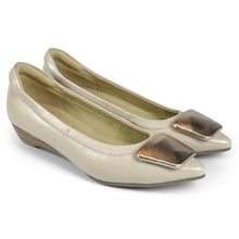 Load image into Gallery viewer, Waverly square buckle low wedges
