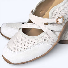 Load image into Gallery viewer, Jenny Comfort Sneakers
