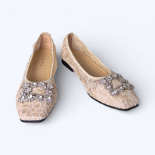 Load image into Gallery viewer, Macy Diamond Flats
