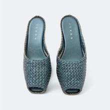 Load image into Gallery viewer, Handwoven Square Front wedges - 28288
