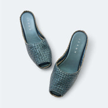 Load image into Gallery viewer, Handwoven Square Front wedges - 28288
