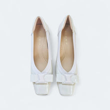 Load image into Gallery viewer, Elara Soft Patent Pumps
