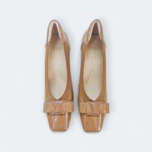 Load image into Gallery viewer, Elara Soft Patent Pumps
