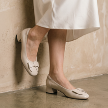 Load image into Gallery viewer, Elise Ribbon Pumps
