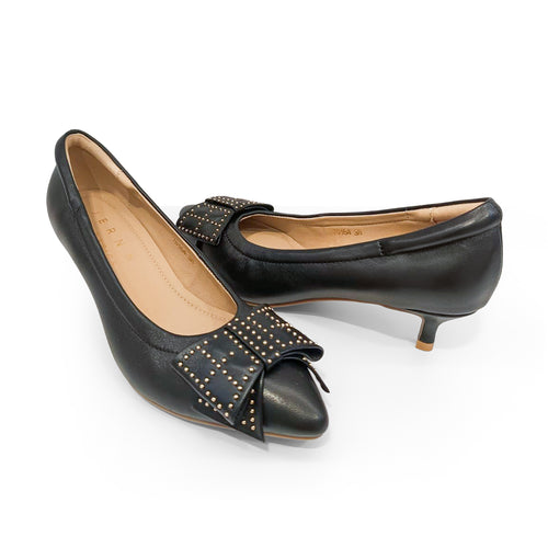 Chloe Signature lambskin pumps with stud ribbons