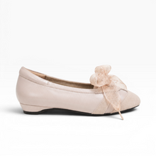 Load image into Gallery viewer, Clara Ribbon Pumps
