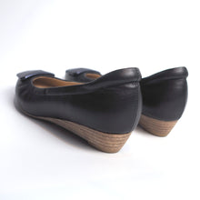 Load image into Gallery viewer, Waverly square buckle low wedges
