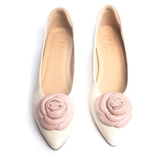 Load image into Gallery viewer, Jamie Pink Rose Pumps in White
