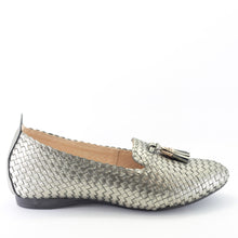 Load image into Gallery viewer, Handwoven loafers with tassels (wider cut) - 40785-36
